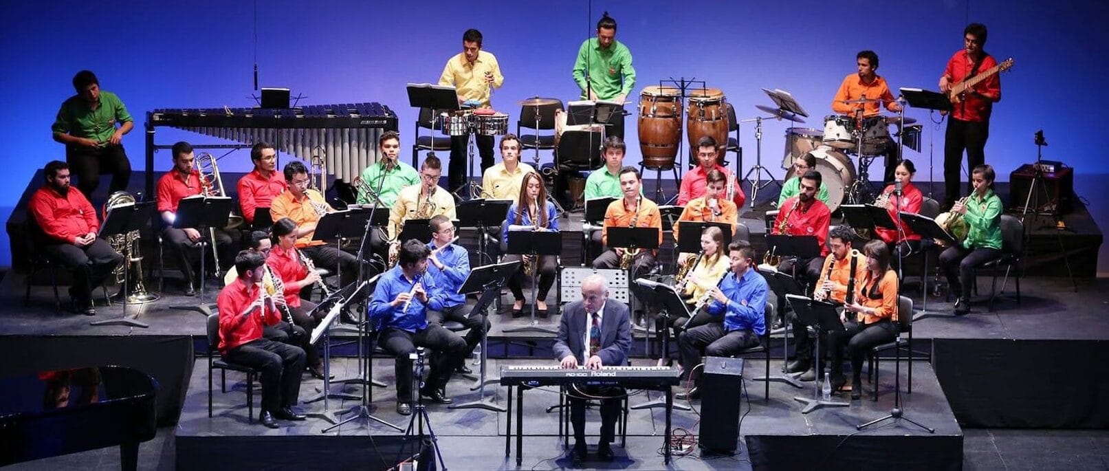 Maestro Francisco Cristancho Hernández dirigiendo la Banda Filarmónica Juvenil de Bogotá